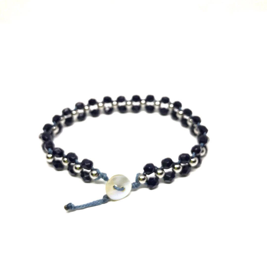 Bracciale perline blu - Bottone madre perla